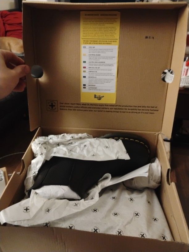 New 7W 8M Dr. Martens 2976 Slip Resistant Chelsea Boot