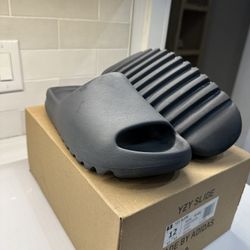 Sneakers/yeezy Slides/jordan