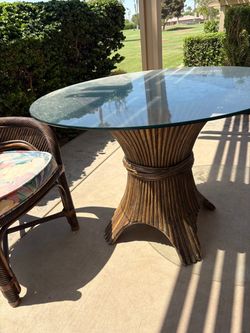 Glass table & 4 chairs