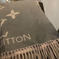 Louis Vuitton scarf