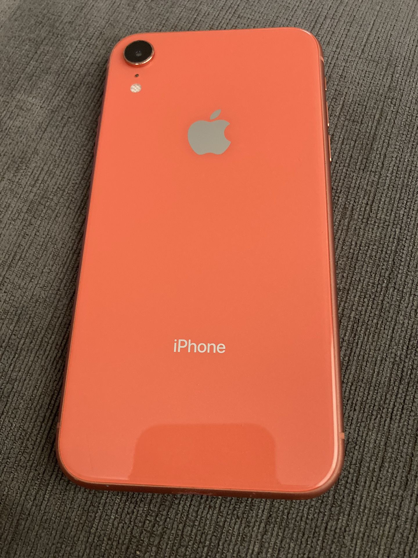 Apple iPhone XR 64gb AT&T And cricket