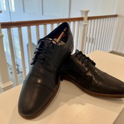 BARGAIN NEW ROCKPORT LEATHER MAN’s SHOES