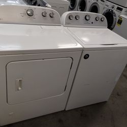 WHIRLPOOL WHITE TOP LOAD WASHER AND GAS DRYER SET 