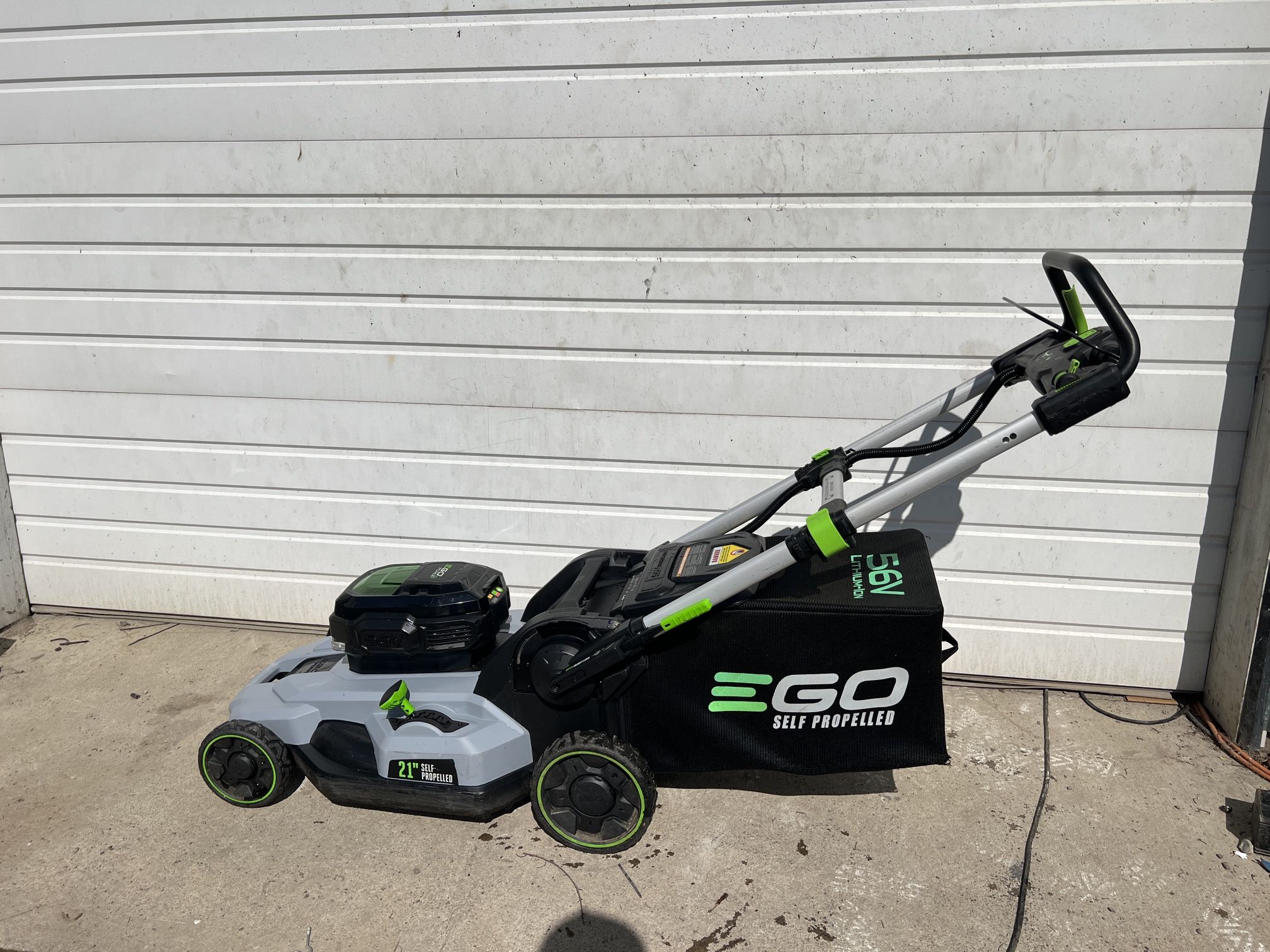 EGO LM2100SP 21" SELF PROPELLED LAWNMOWEr W/ BATTERY