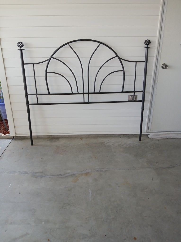 QUEEN HEADBOARD