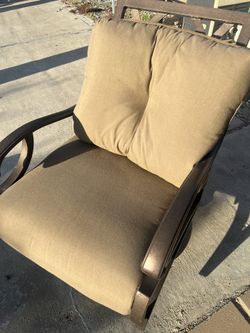 Swivel Yard Chair