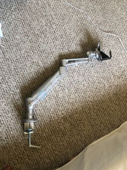 Pneumatic adjustable VESA monitor mount. cable management