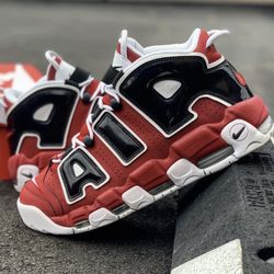 USED NIKE MORE UPTEMPO ‘BULLS’ SIZE 5.5Y