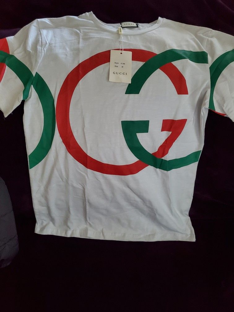 Gucci T-shirt, Size Medium