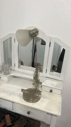 Desk lamp