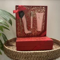 Carolina Herrera Blush 3-piece set