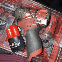 Milwaukee M12 Fuel 1/4” Hex Impact Driver W/battery&charger