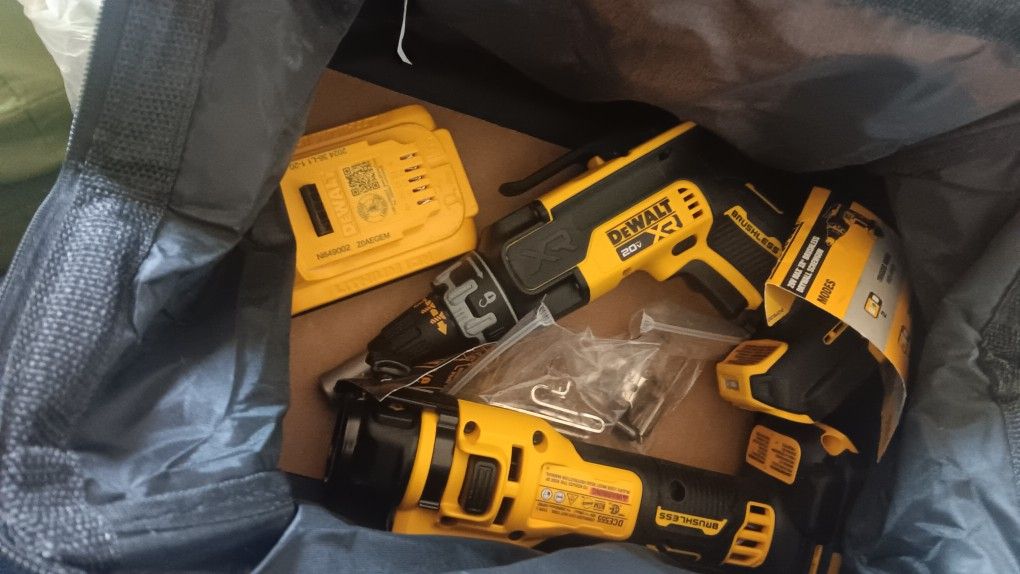 DE-WALT DRYWALL SCREWS GUN & ROUTER TOOLS 