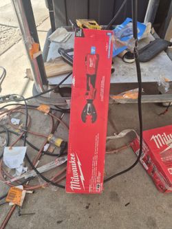 Milwaukee
M18 18V Lithium-Ion Cordless FORCE LOGIC 6 Ton Linear Utility Crimper with BG-D3 Jaw STORE PRICE $2499