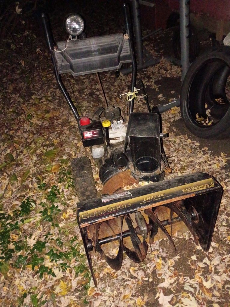Crafts Man 24 Inch Tecumseh Snowblower