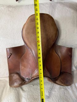 Adornos antiguo montura caballo puro cuero