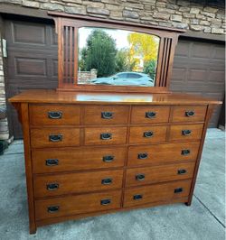 Bassett Solid Wood 10-Drawer Dresser with Mirror