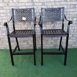 NUEVOS - BRAND NEW 29" METAL  BAR STOOLS - SET OF 2