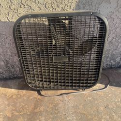 Box Fan for Bedroom black Holmes Portable 5 Blades Lightweight home good condition