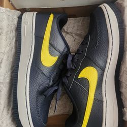 Nike Air Force 1 NIB Navy Yellow 5Y