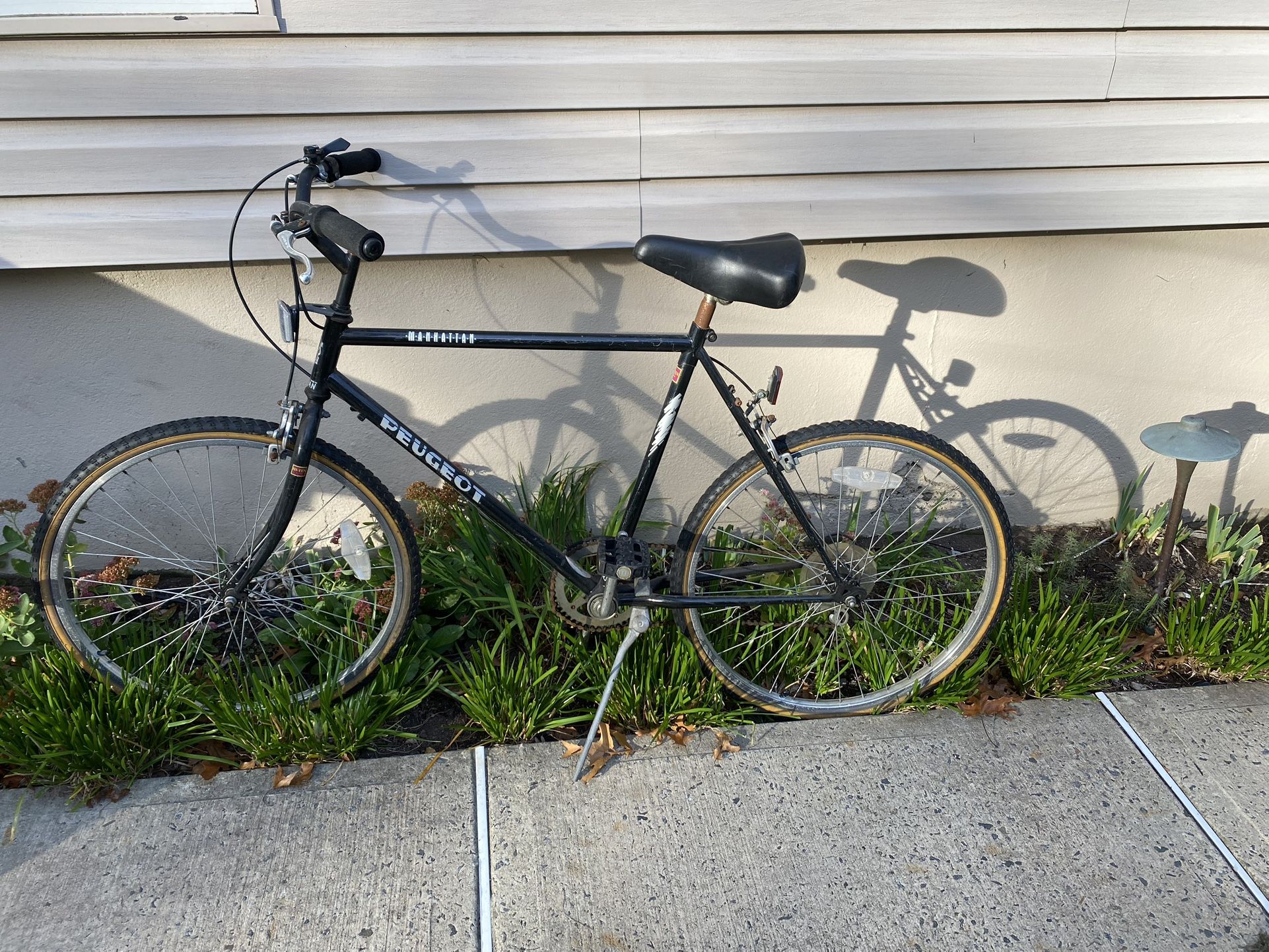Peugeot Manhattan bike hybrid or "all-terrain" bicycle
