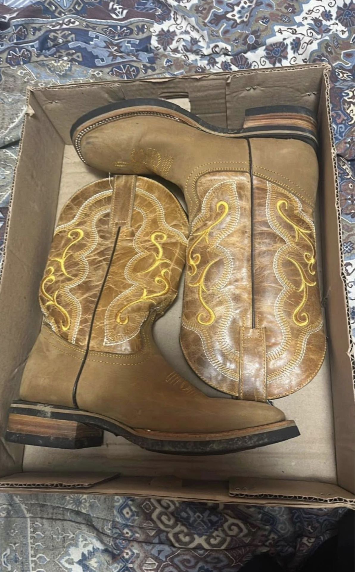 Cowboy boots size 7