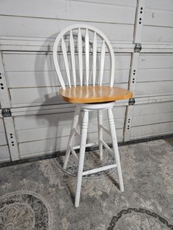 1- Swivel Bar Stool, Good Conditions 👍
