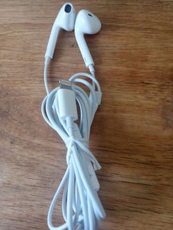 WIRED EARPHONES FOR IPHONES LIGHTNING CONNECTOR