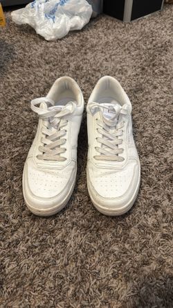 Man’s shoes size 10 1/2