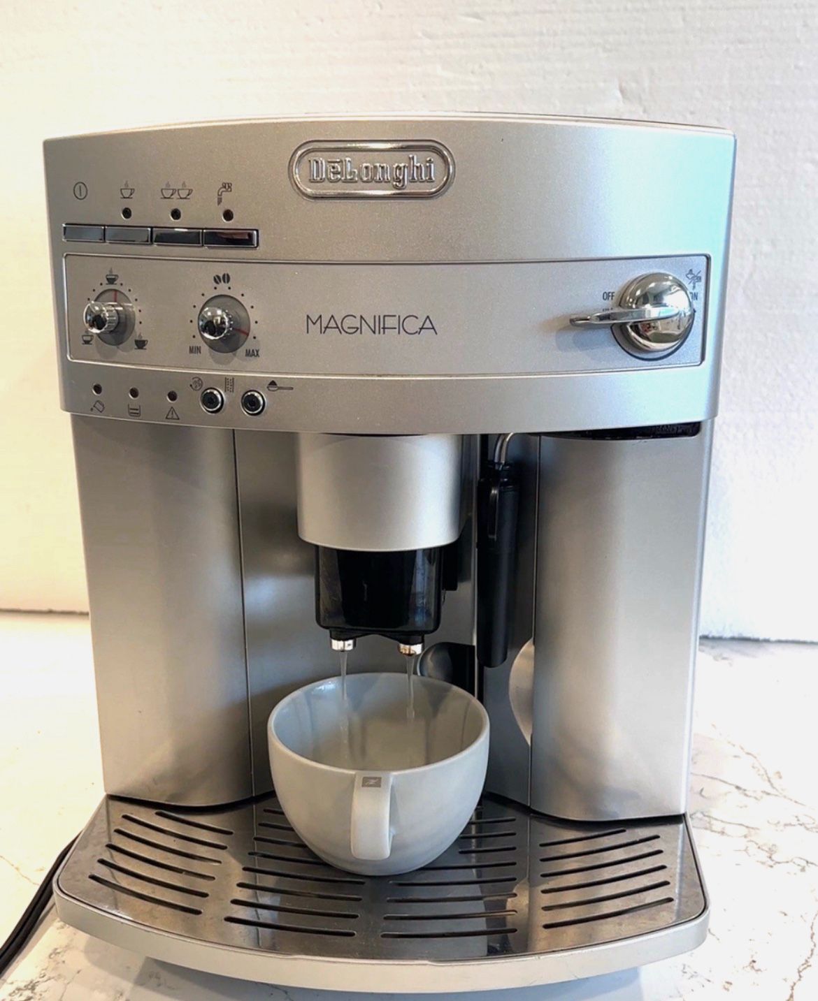 DeLonghi Coffee Maker Magnifica Type:EAM-3200.S