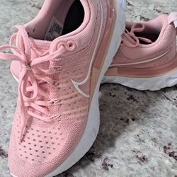 NIKE WOMAN'S RUNNING SHOES 