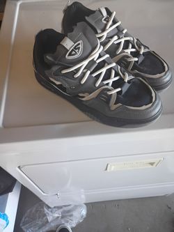 Skate shoes