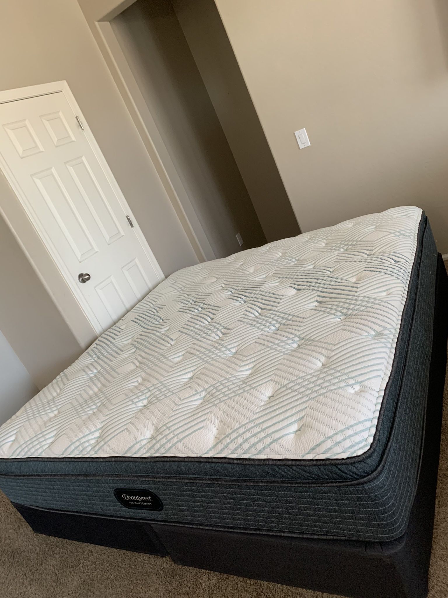KING BEAUTYREST PRESSURESMART MATTRESS AND FREE BOX SPRINGS 