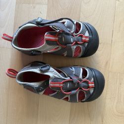 Kids Size 12 KEEN Hiking Shoes - Like New