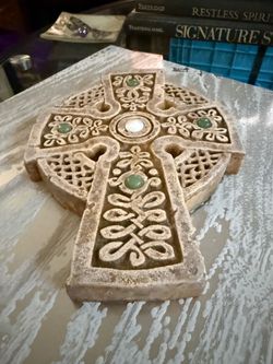 Vintage Celtic Cross of Iona Stone Spiritual Ireland Irish Cross   Intricate stone Celtic cross wall plaque with a central mother of pearl inlay. This
