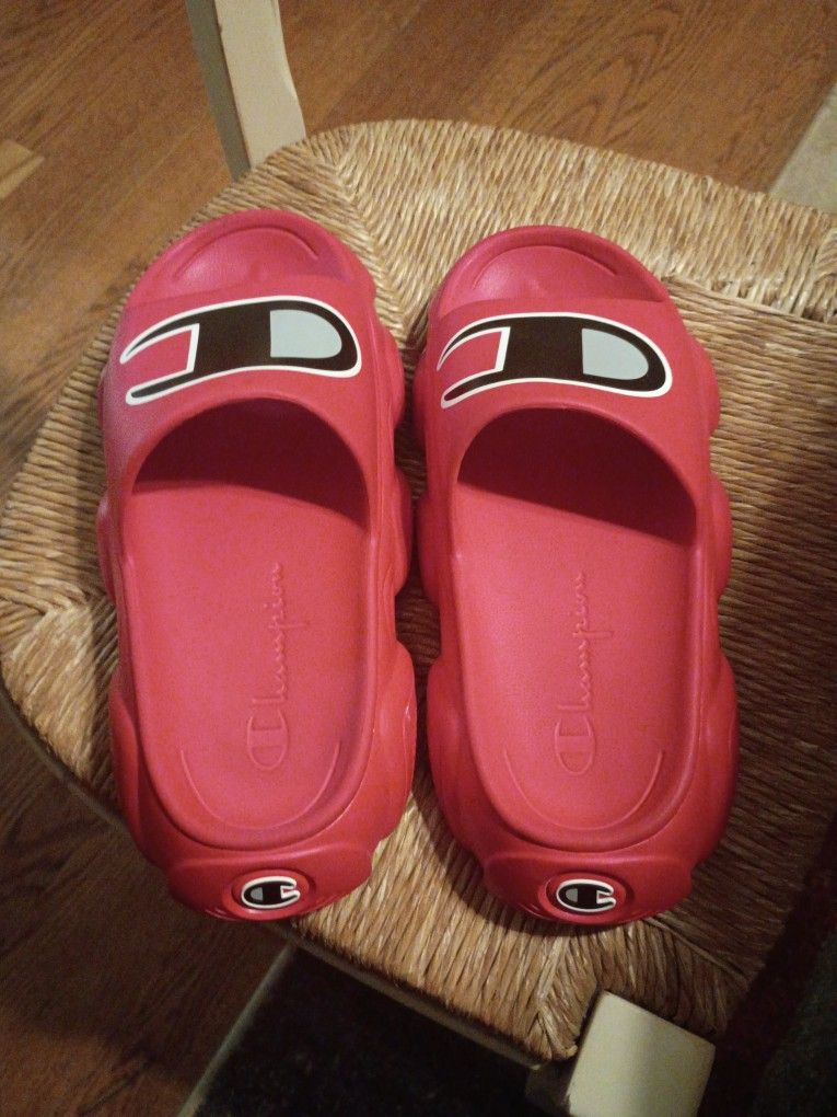 Champion Sandals Size 8 SUPER CLEAN! $20.00