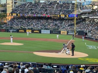 Padres Twins July 29 Friday, Best Seats Behind Twins dugout 108 Field

