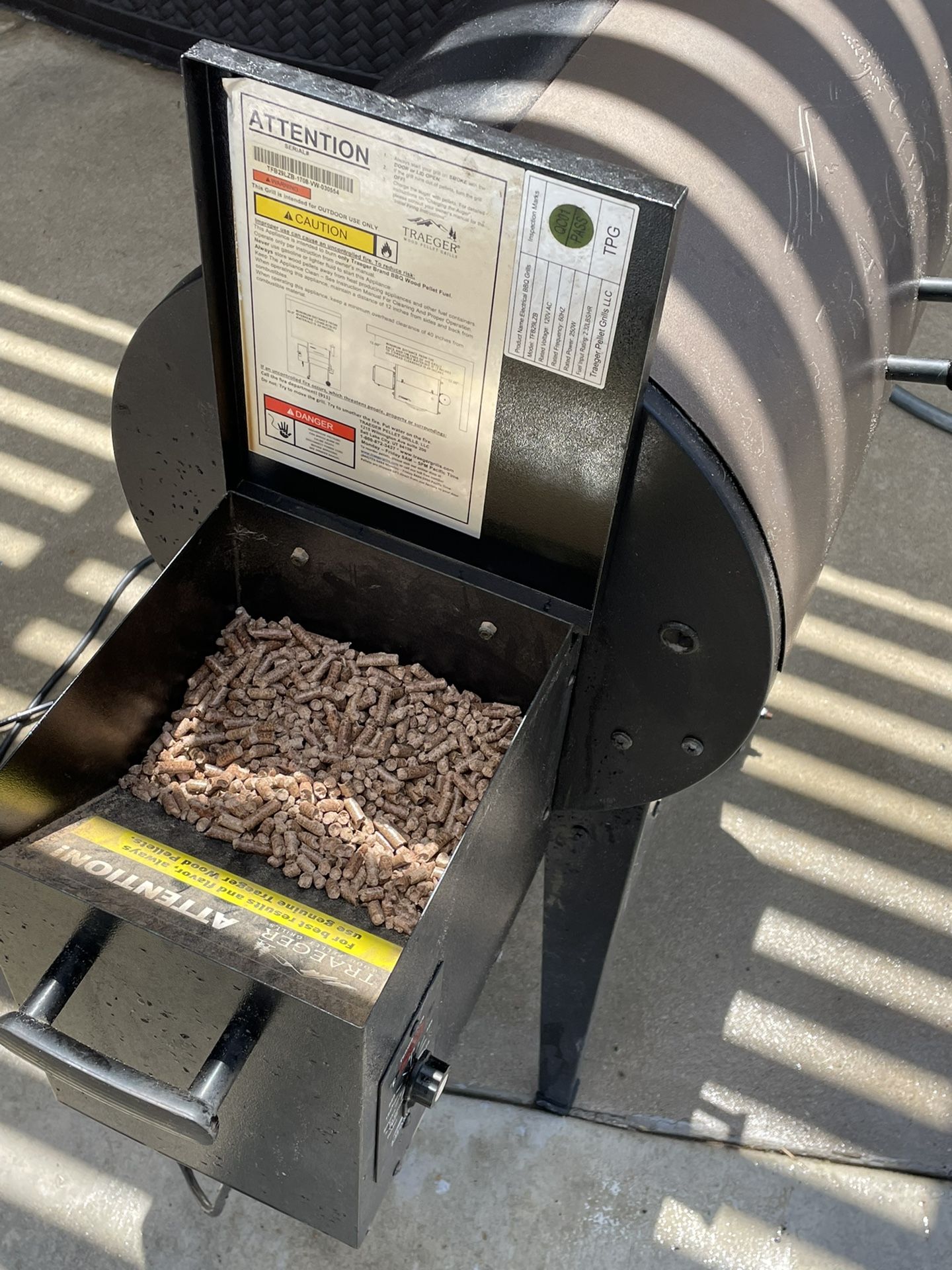 Traeger Junior Elite 20-Inch Wood Pellet Grill