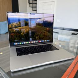 Apple 16” MacBook Pro M3 Pro Chip 36GB Ram 512SSD! 90 day warranty! We offer financing!