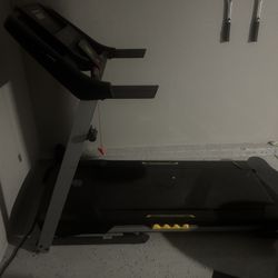 Gold’s Gym Trainer 420 treadmill 