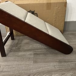 ✨ Brand New Pet Ramp – Still in Box! 🐶 Stylish Wood Finish