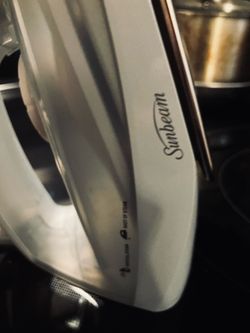 SUNBEAM IRON - NEW