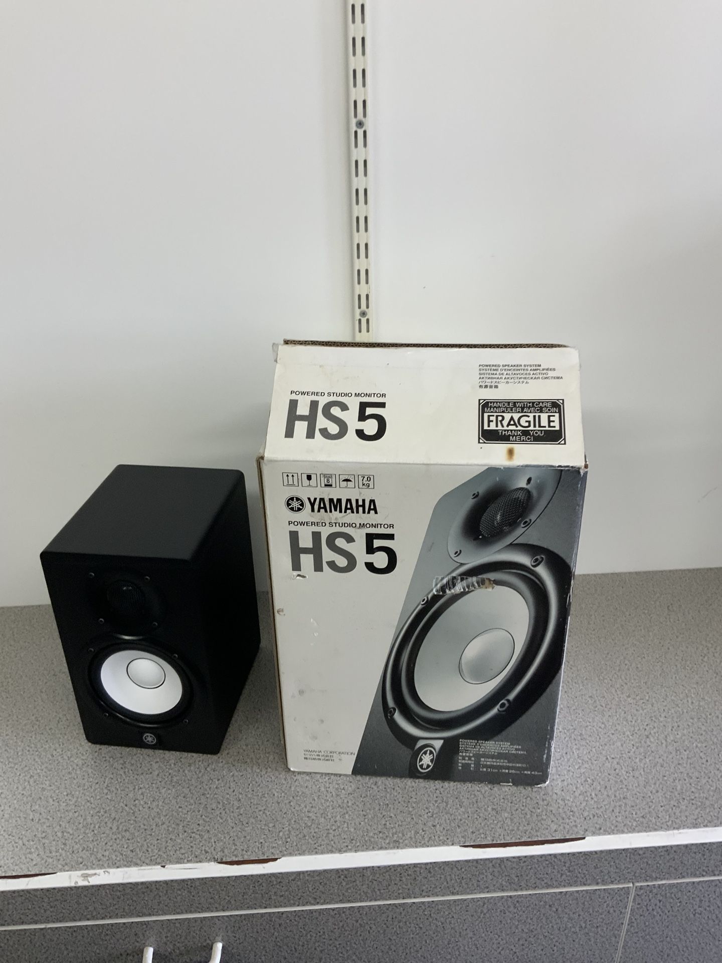 Yamaha HS5 Powered Studio Monitor Speaker 