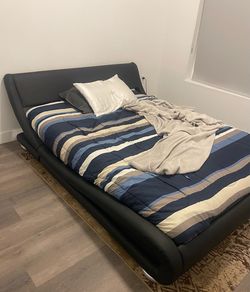 Modern Black Upholstered Bed Frame – Excellent Condition