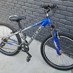 Trek Mountain Bike 