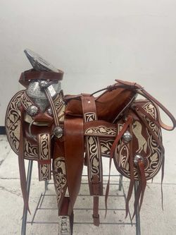 Montura charra Pitiada original con Herraje y fuste plateado