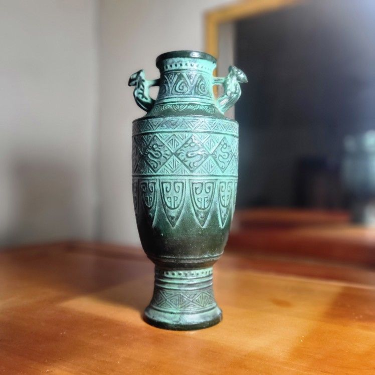 8" RARE VASE FROM JAPAN 
