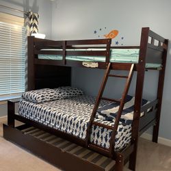 Bunk Bed With Pull-out Trundle 