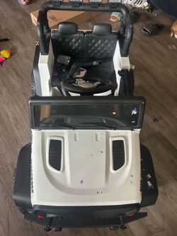 Electric toy car (perfect condition only been used twice)