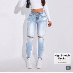 Women’s Distressed Jeans
